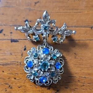 Vintage Cobalt And Emerald Colored Stones In Goldtone Brooch